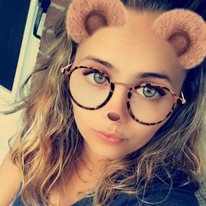 Meet your Posher, Felicia